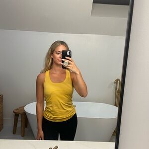 Lululemon tank size 6